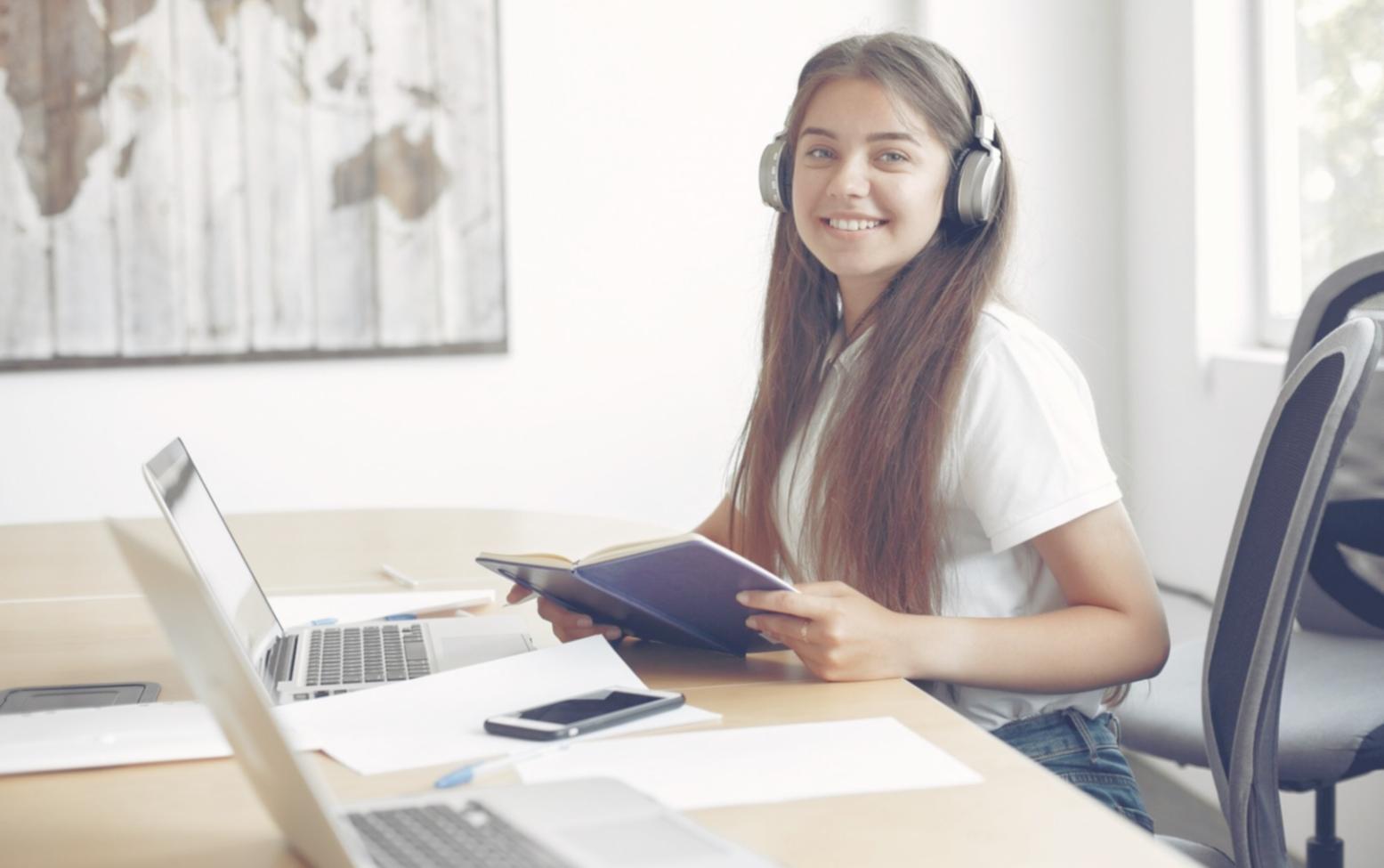 Teilnehmer bei der Abschlusspräsentation ihres Budget-Projekts